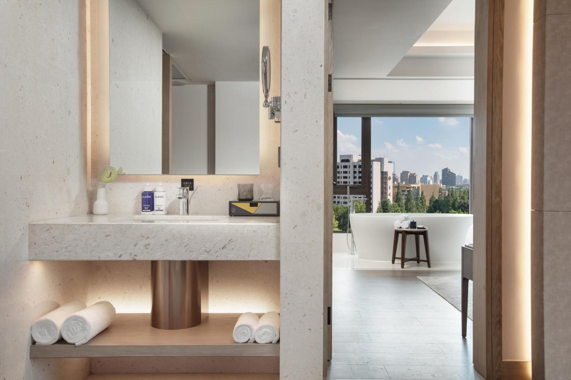 Voco Nanjing Oriental Pearl Hotell Exteriör bild